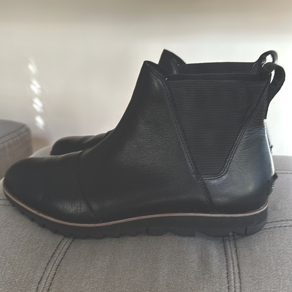 SOREL Black Harlow Waterproof Chelsea Boots - Picture 1 of 8